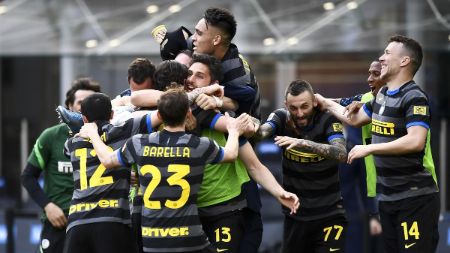 Inter Milan win their 19th Serie A title.